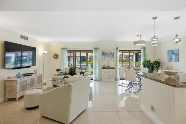 $325,000 | 10223 North Circle Lake Drive, Unit 102, Boynton Beach, FL 33437