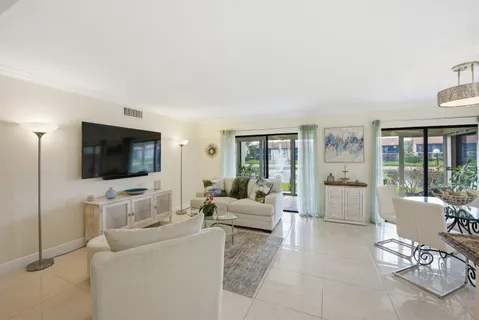 $325,000 | 10223 North Circle Lake Drive, Unit 102, Boynton Beach, FL 33437