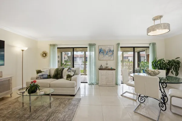 $325,000 | 10223 North Circle Lake Drive, Unit 102, Boynton Beach, FL 33437