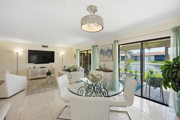 $325,000 | 10223 North Circle Lake Drive, Unit 102, Boynton Beach, FL 33437