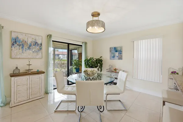 $325,000 | 10223 North Circle Lake Drive, Unit 102, Boynton Beach, FL 33437