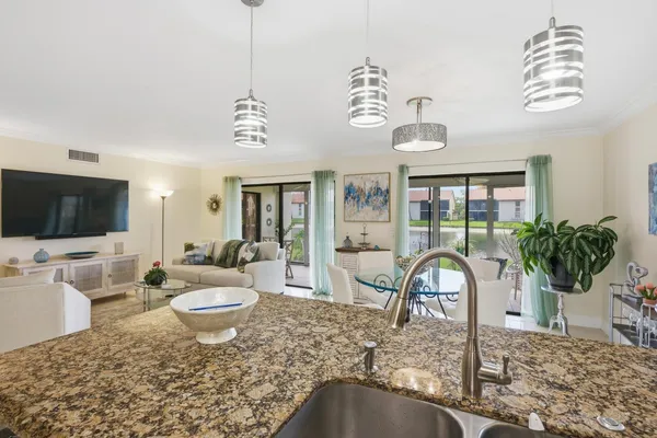 $325,000 | 10223 North Circle Lake Drive, Unit 102, Boynton Beach, FL 33437