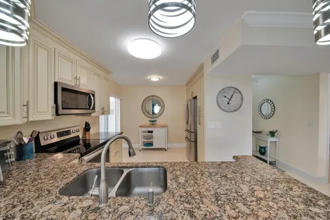 $325,000 | 10223 North Circle Lake Drive, Unit 102, Boynton Beach, FL 33437