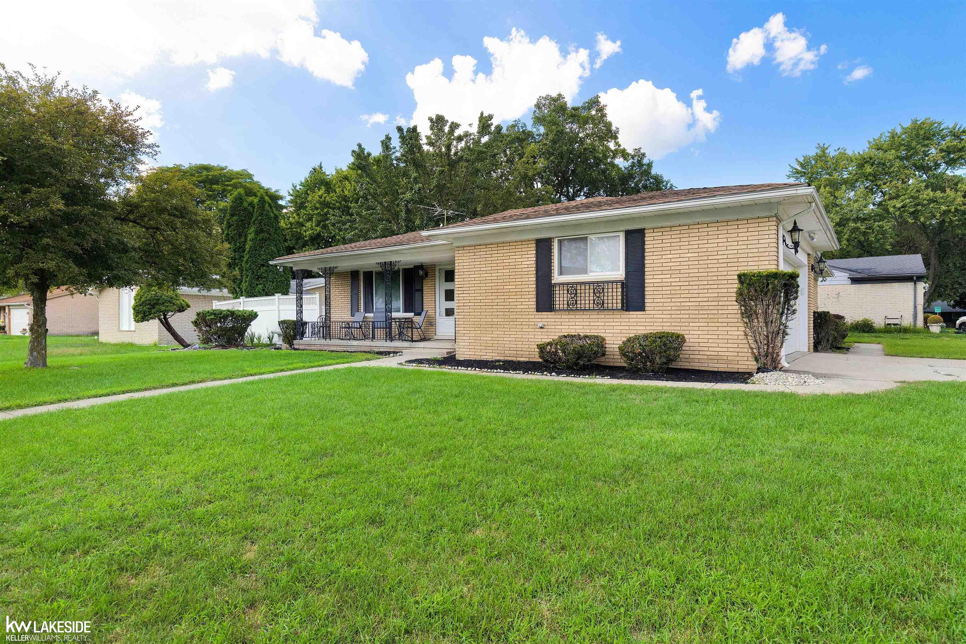 24080 Rockingham Street Southfield, MI 48033 - Photo 20 of 20 50087982-19.JPG