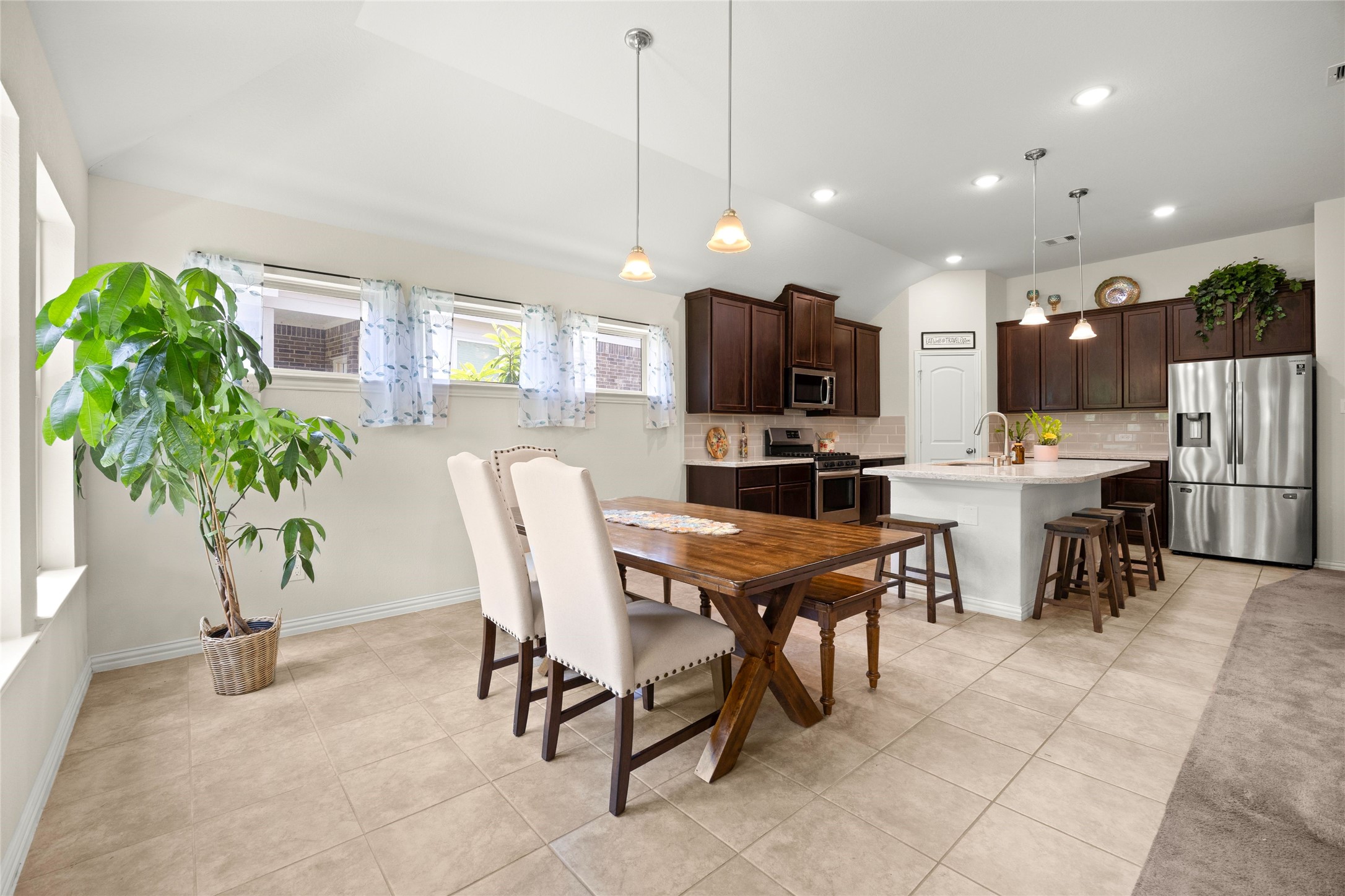 252 Scarlet Maple Way Conroe, TX 77318 - Photo 13 of 37