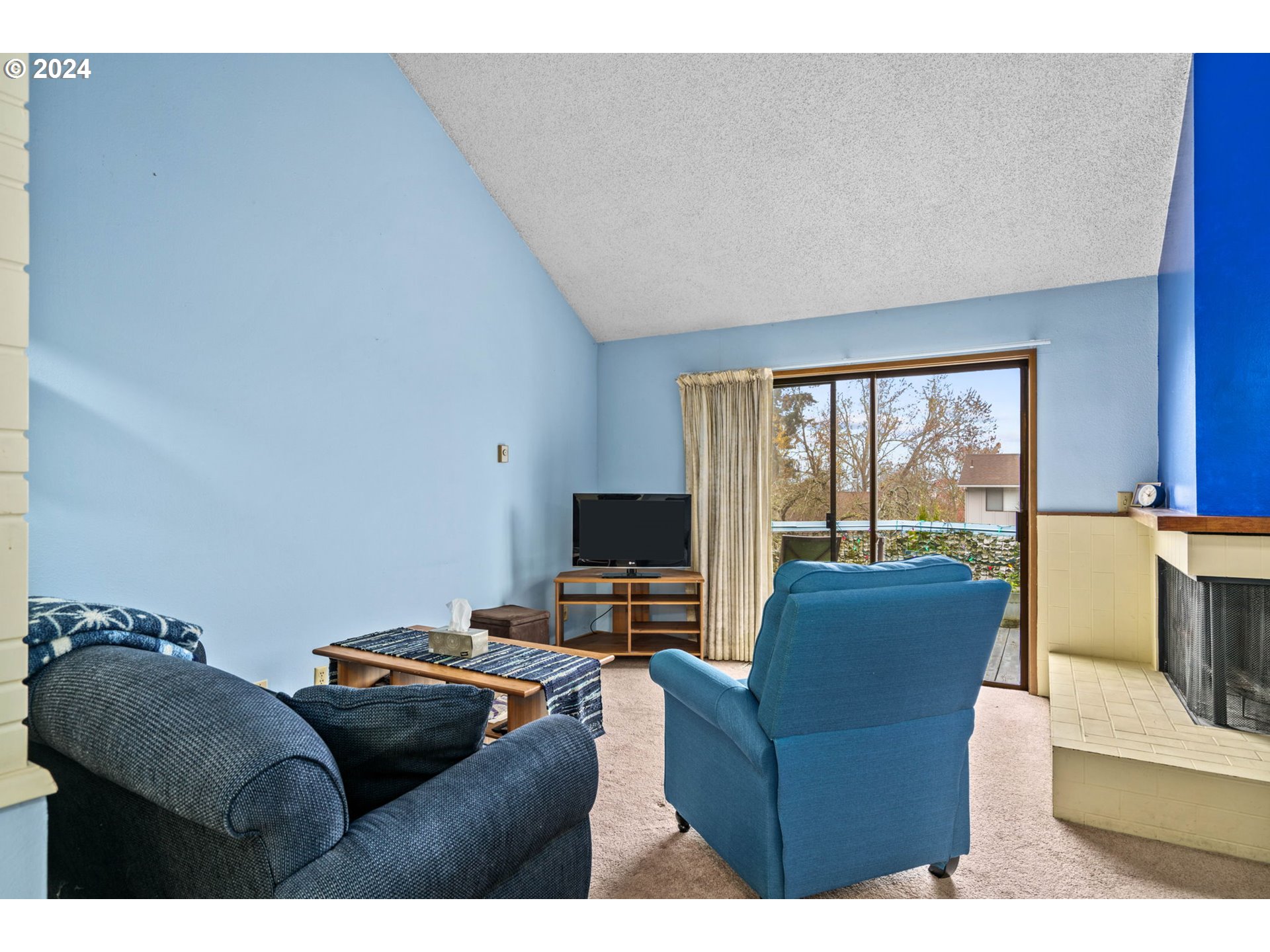 953 Prescott Lane Springfield, OR 97477 - Photo 7 of 23 a living room with furniture and a flat screen tv