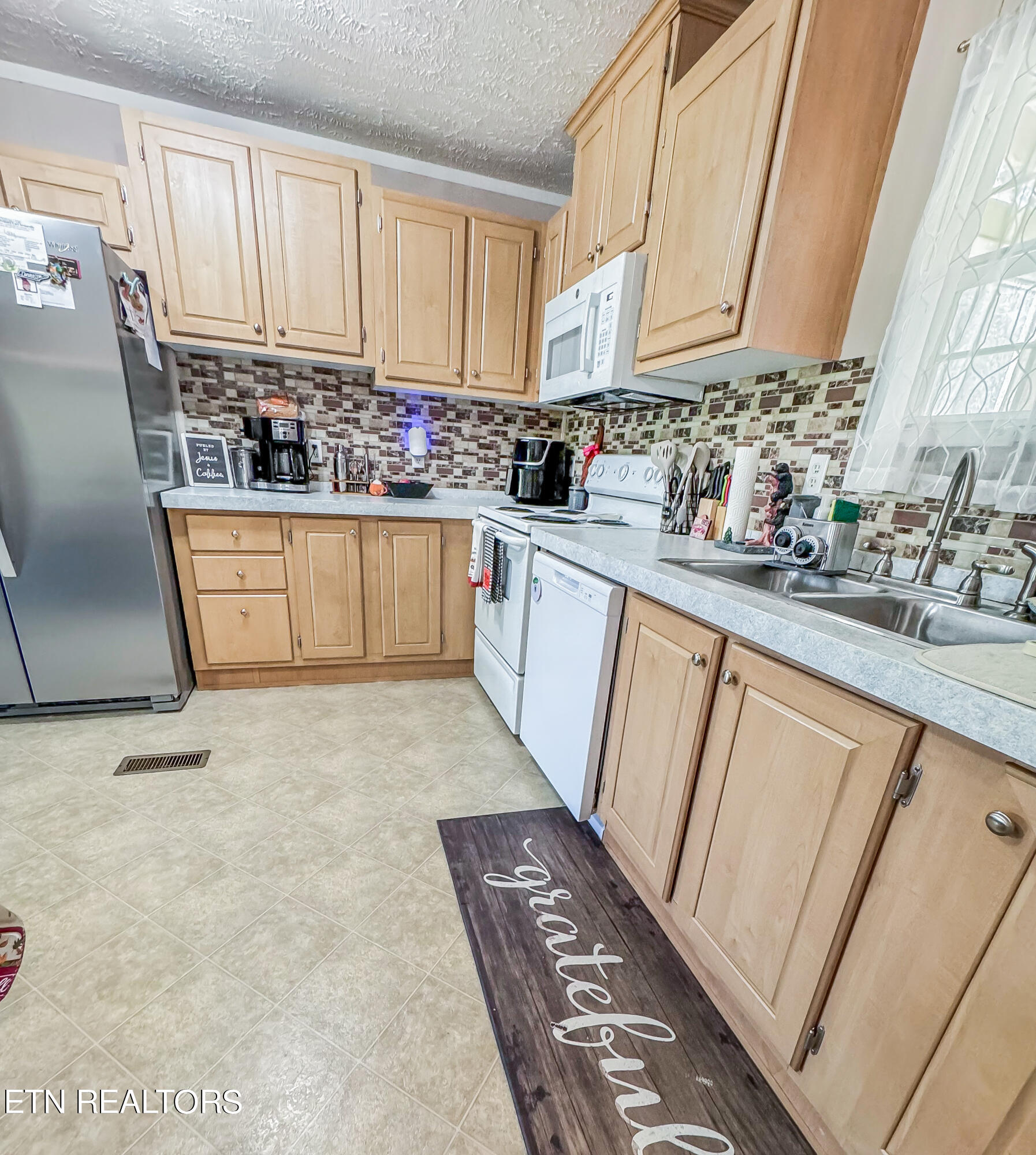 377 Wells Spring Road Dandridge, TN 37725 - Photo 7 of 21 Kitchen