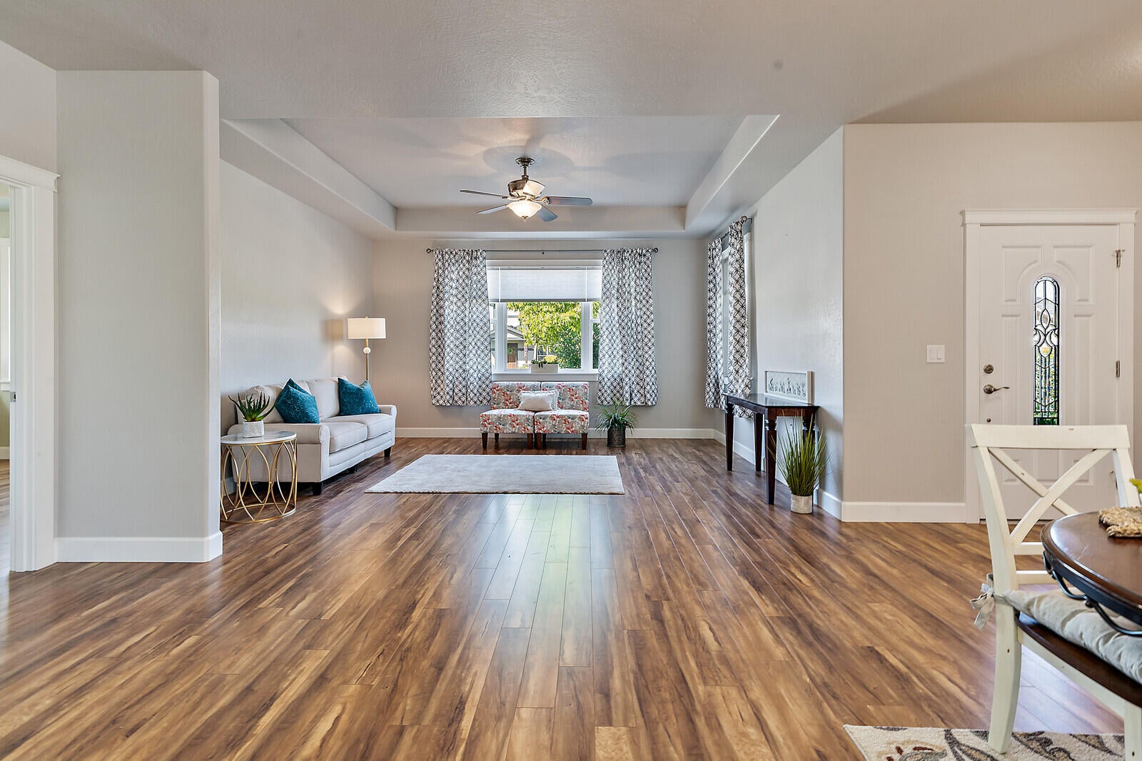 1405 North Haskell Street Central Point, OR 97502 - Photo 9 of 37 10-Great Room