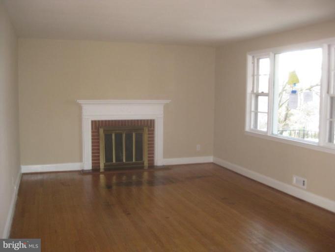 6703 Canongate Road Baltimore, MD 21239 - Photo 2 of 27 Living Room