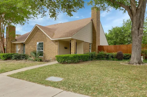 $1,950 | 2018 Embassy Way, Carrollton, TX 75006