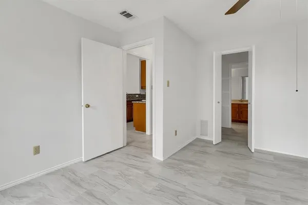 $1,950 | 2018 Embassy Way, Carrollton, TX 75006