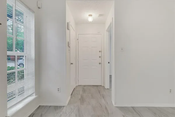 $1,950 | 2018 Embassy Way, Carrollton, TX 75006