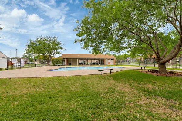 $1,950 | 2018 Embassy Way, Carrollton, TX 75006