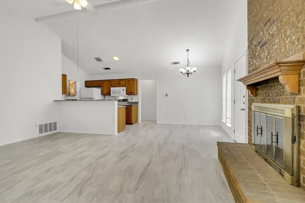 $1,950 | 2018 Embassy Way, Carrollton, TX 75006