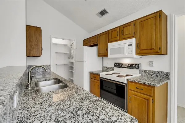 $1,950 | 2018 Embassy Way, Carrollton, TX 75006