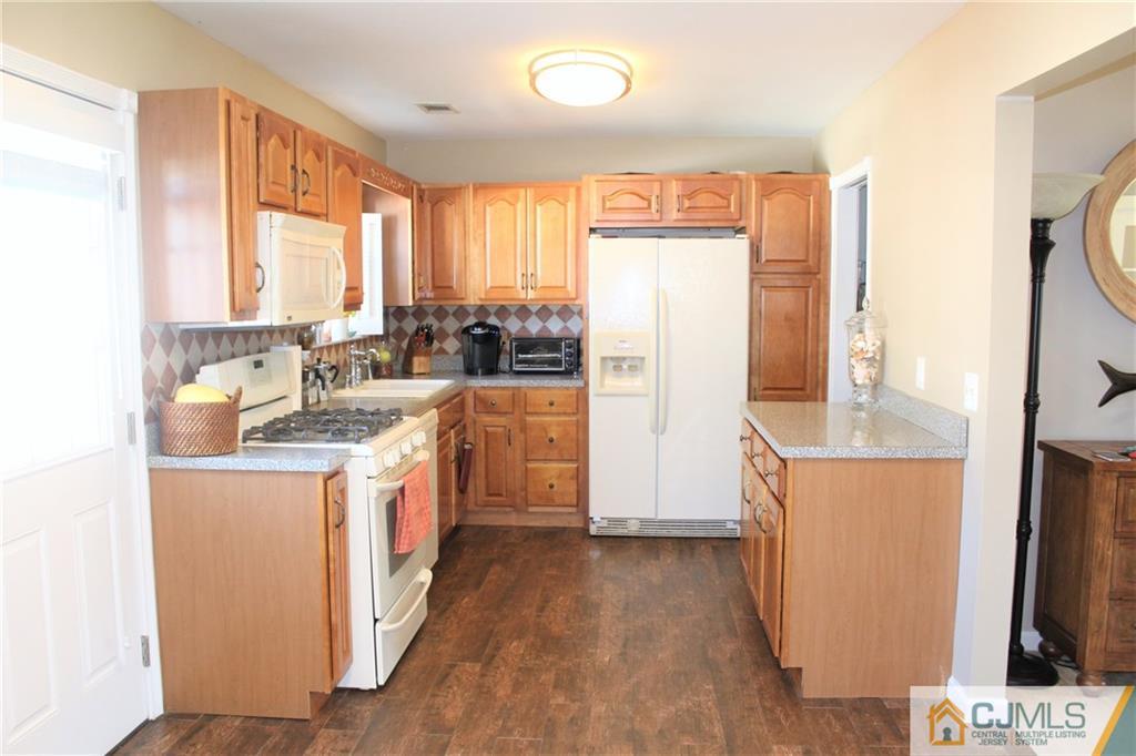 11 Rainford Road Edison, NJ 08820 - Photo 12 of 35 Gallery Image 12