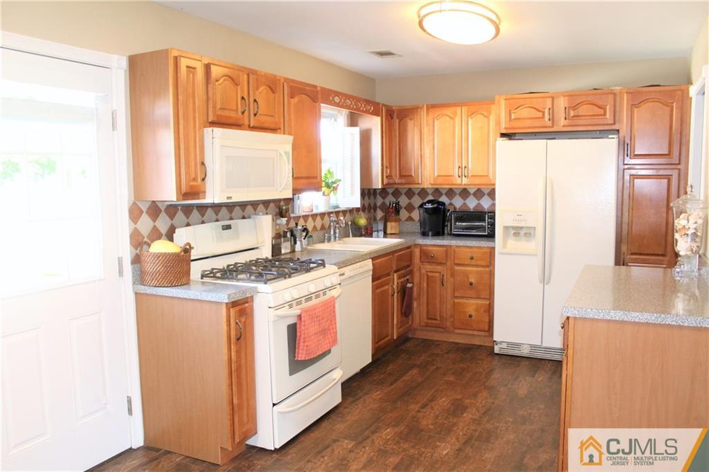 11 Rainford Road Edison, NJ 08820 - Photo 13 of 35 Gallery Image 13