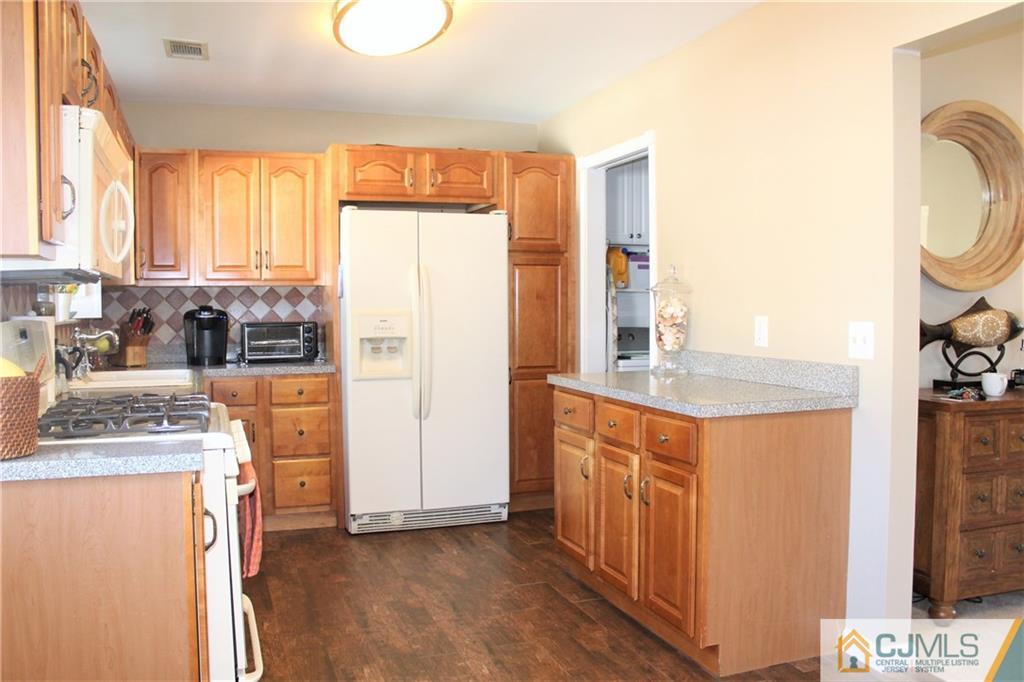 11 Rainford Road Edison, NJ 08820 - Photo 14 of 35 Gallery Image 14