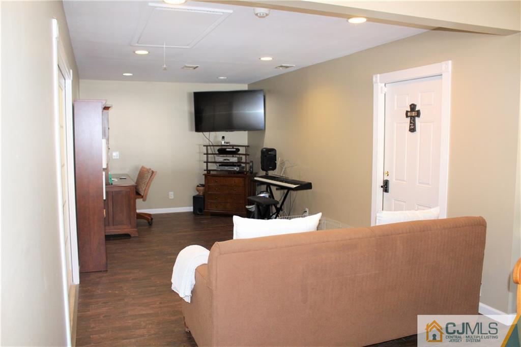 11 Rainford Road Edison, NJ 08820 - Photo 17 of 35 Gallery Image 17