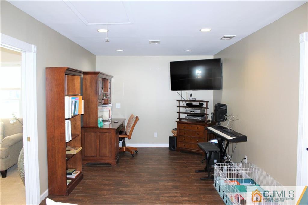 11 Rainford Road Edison, NJ 08820 - Photo 19 of 35 Gallery Image 19