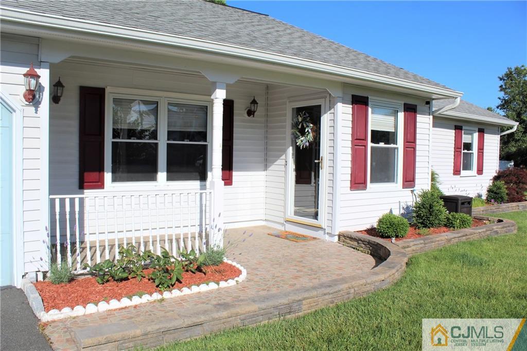 11 Rainford Road Edison, NJ 08820 - Photo 4 of 35 Gallery Image 4