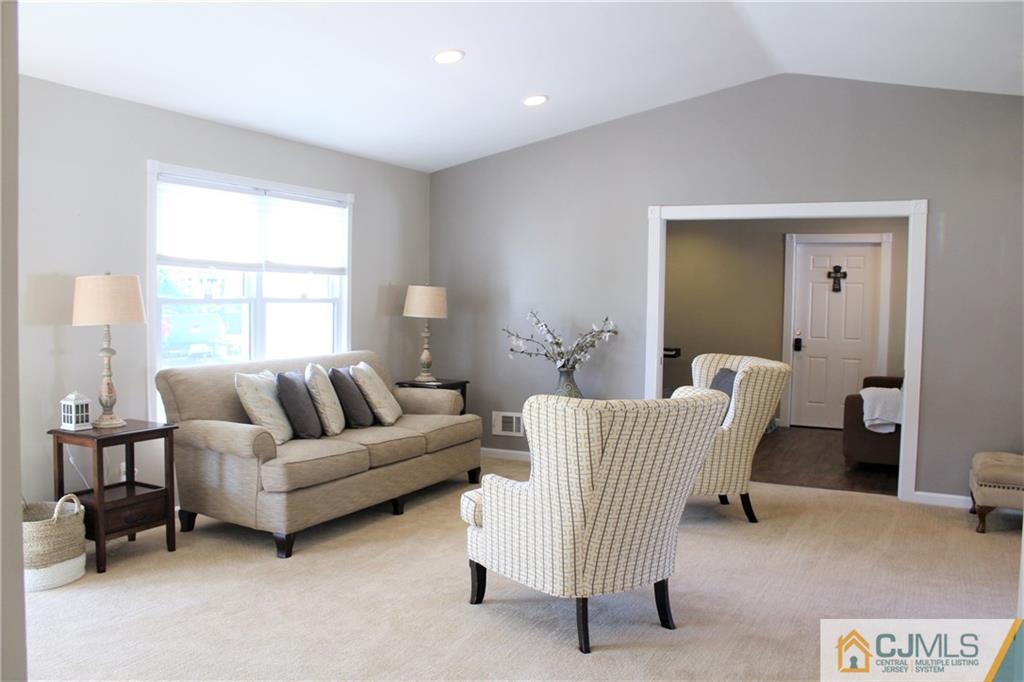 11 Rainford Road Edison, NJ 08820 - Photo 8 of 35 Gallery Image 8