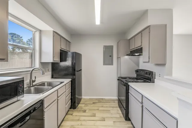 $595,000 | 10007 Emerald Creek Drive, Unit AD, Houston, TX 77070