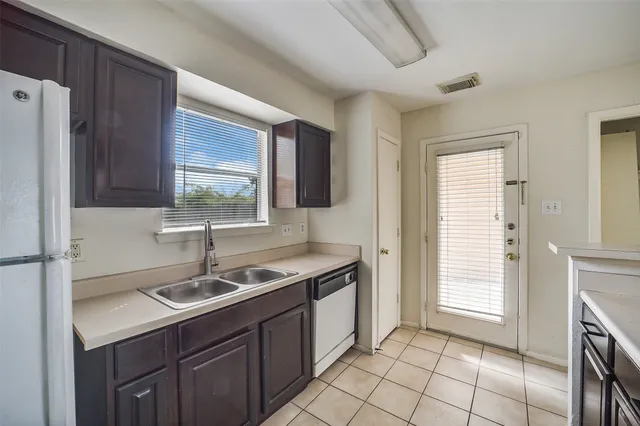 $595,000 | 10007 Emerald Creek Drive, Unit AD, Houston, TX 77070