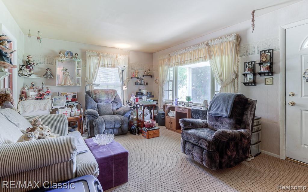 4614 Denton Road Canton, MI 48188 - Photo 13 of 33 4614 denton interiors (2).jpg