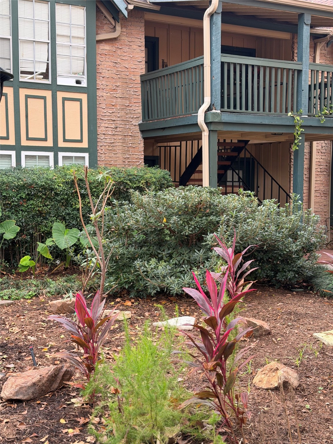 8225 Kingsbrook Road, Unit 116 Houston, TX 77024 - Photo 1 of 21 front view of a house