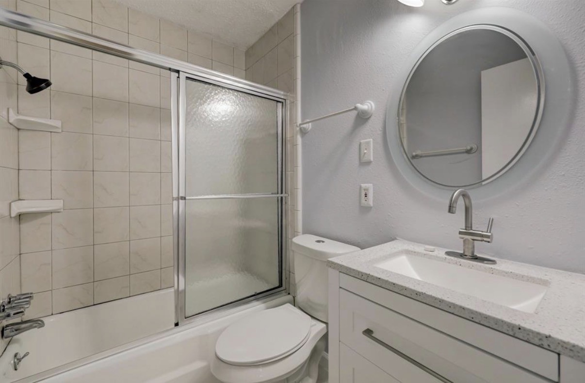 8225 Kingsbrook Road, Unit 116 Houston, TX 77024 - Photo 17 of 21 a bathroom with a sink toilet and shower