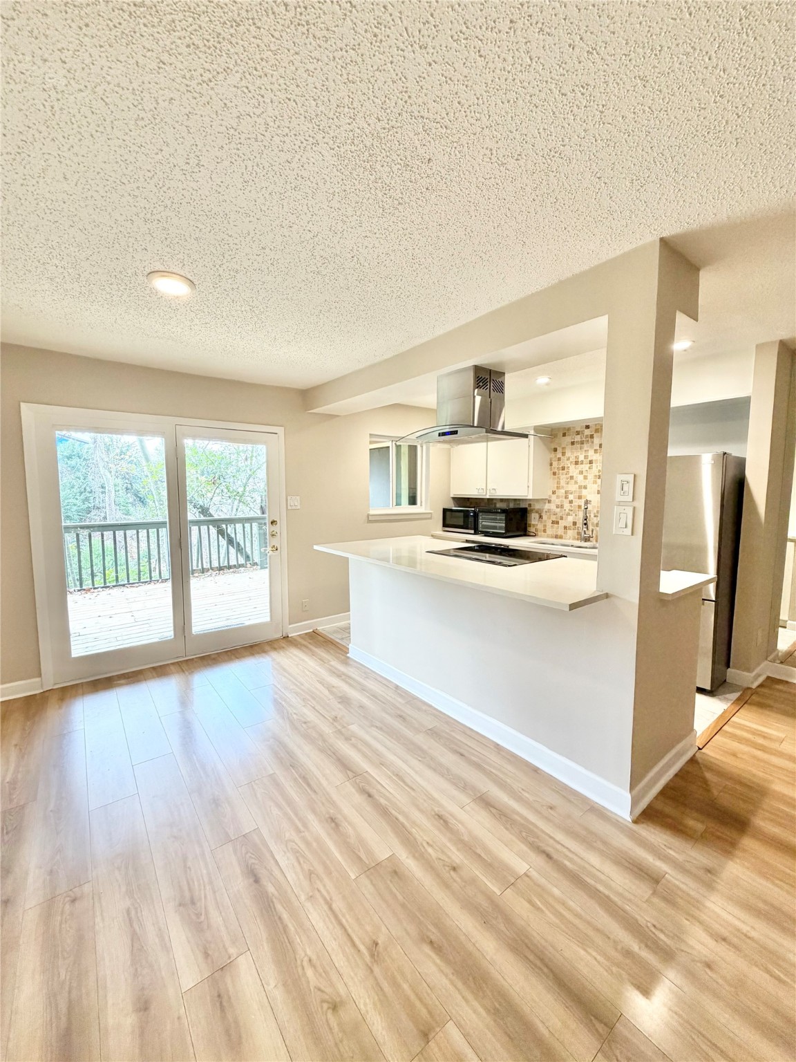 8225 Kingsbrook Road, Unit 116 Houston, TX 77024 - Photo 7 of 21 a view of a kitchen with a stove top oven