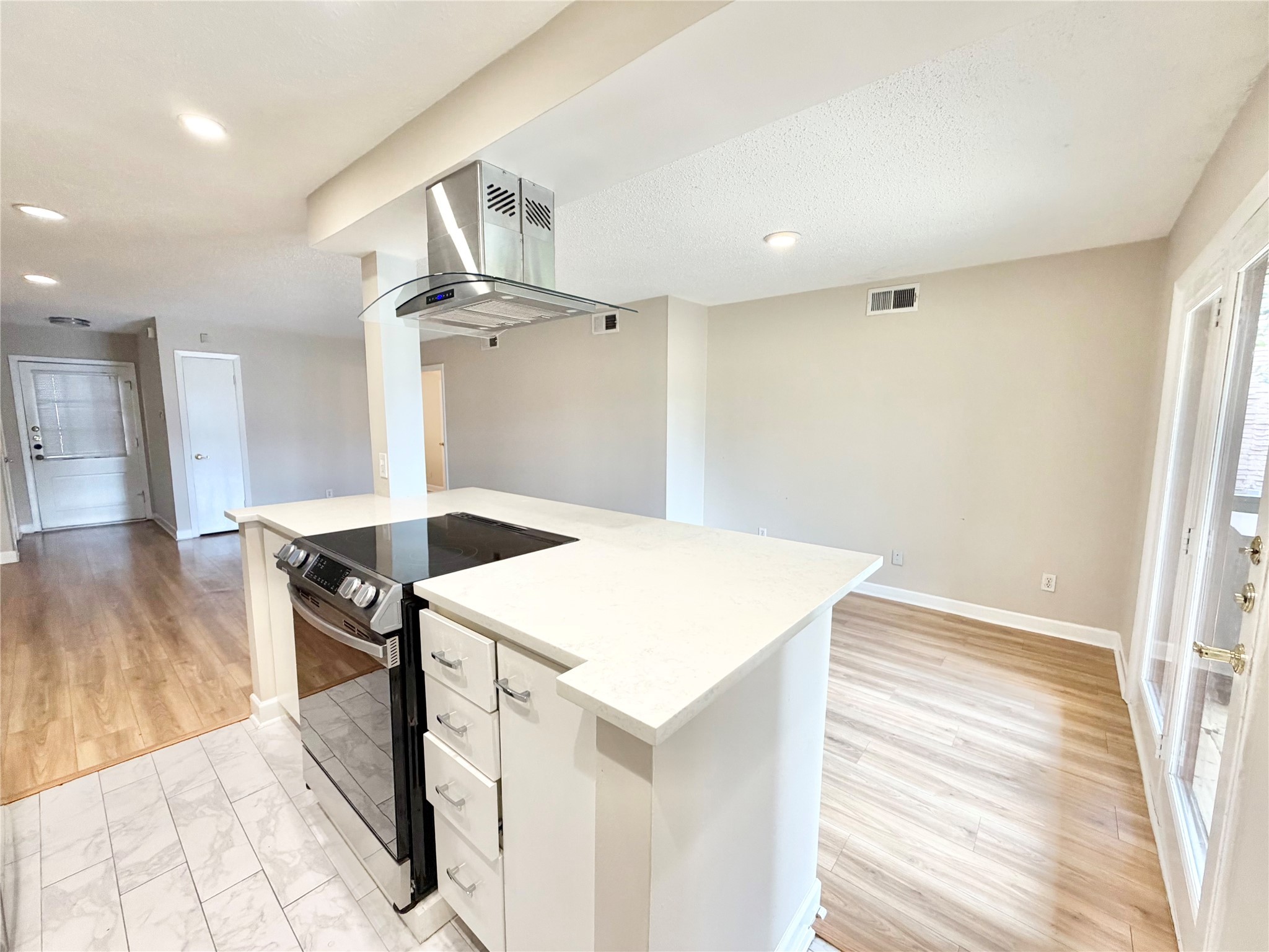 8225 Kingsbrook Road, Unit 116 Houston, TX 77024 - Photo 8 of 21 a kitchen with a table and chairs