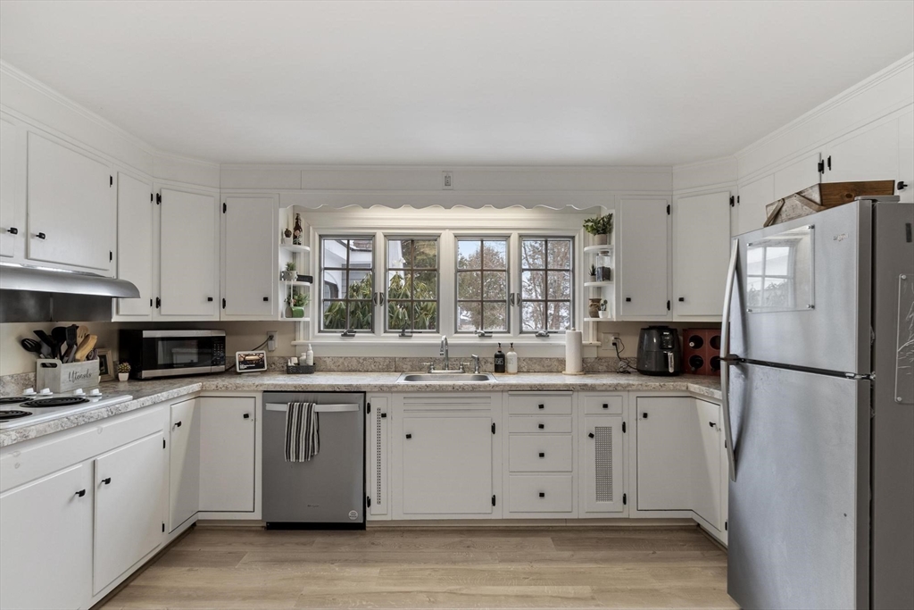 454 Wilson Street Clinton, MA 01510 - Photo 12 of 39