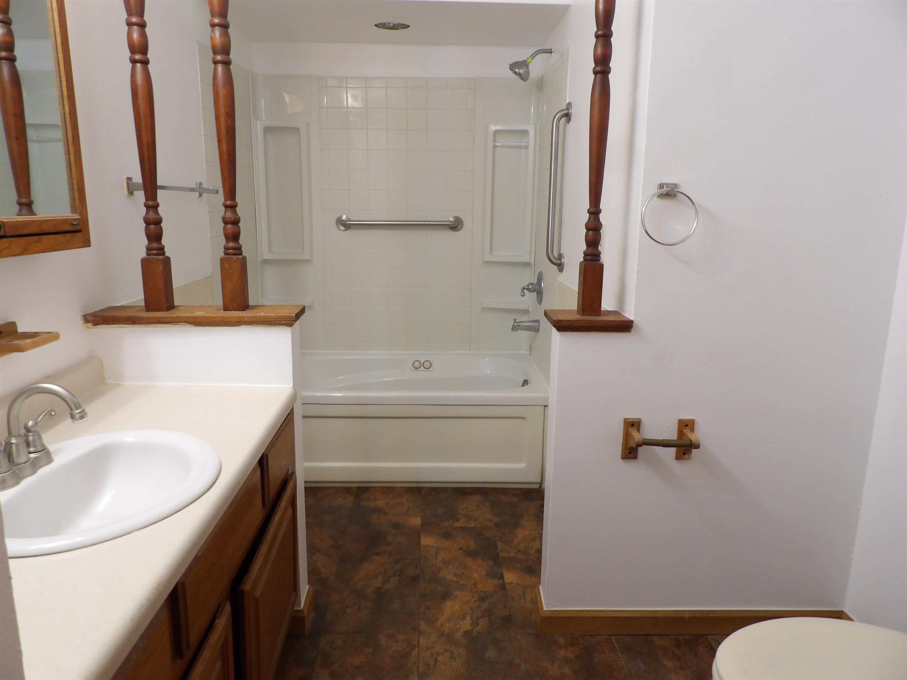 2015 Bedford Road Freeport, IL 61032 - Photo 11 of 16 Gallery Image 11