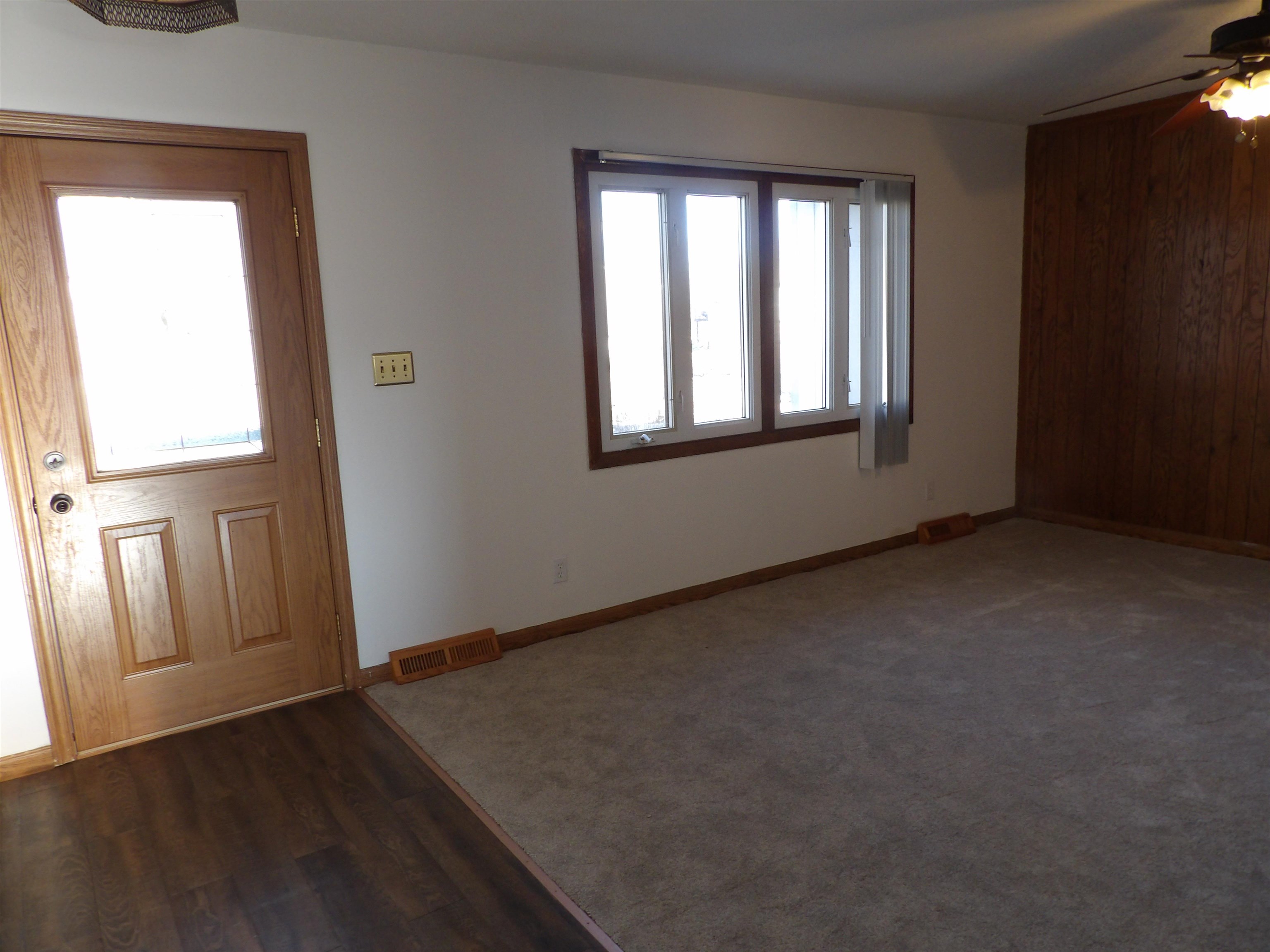 2015 Bedford Road Freeport, IL 61032 - Photo 2 of 16 Gallery Image 2