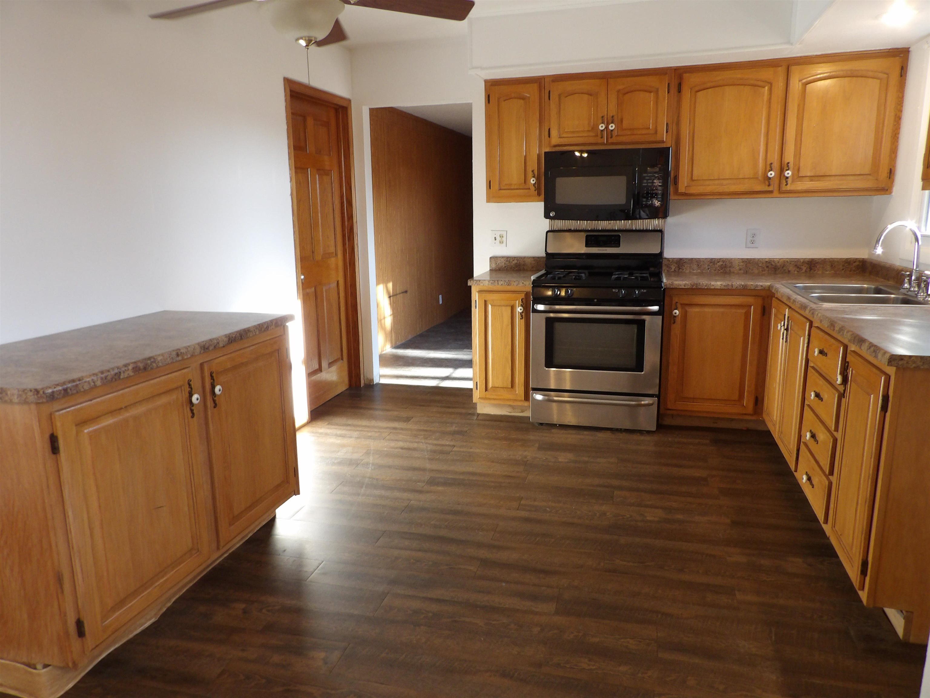 2015 Bedford Road Freeport, IL 61032 - Photo 6 of 16 Gallery Image 6