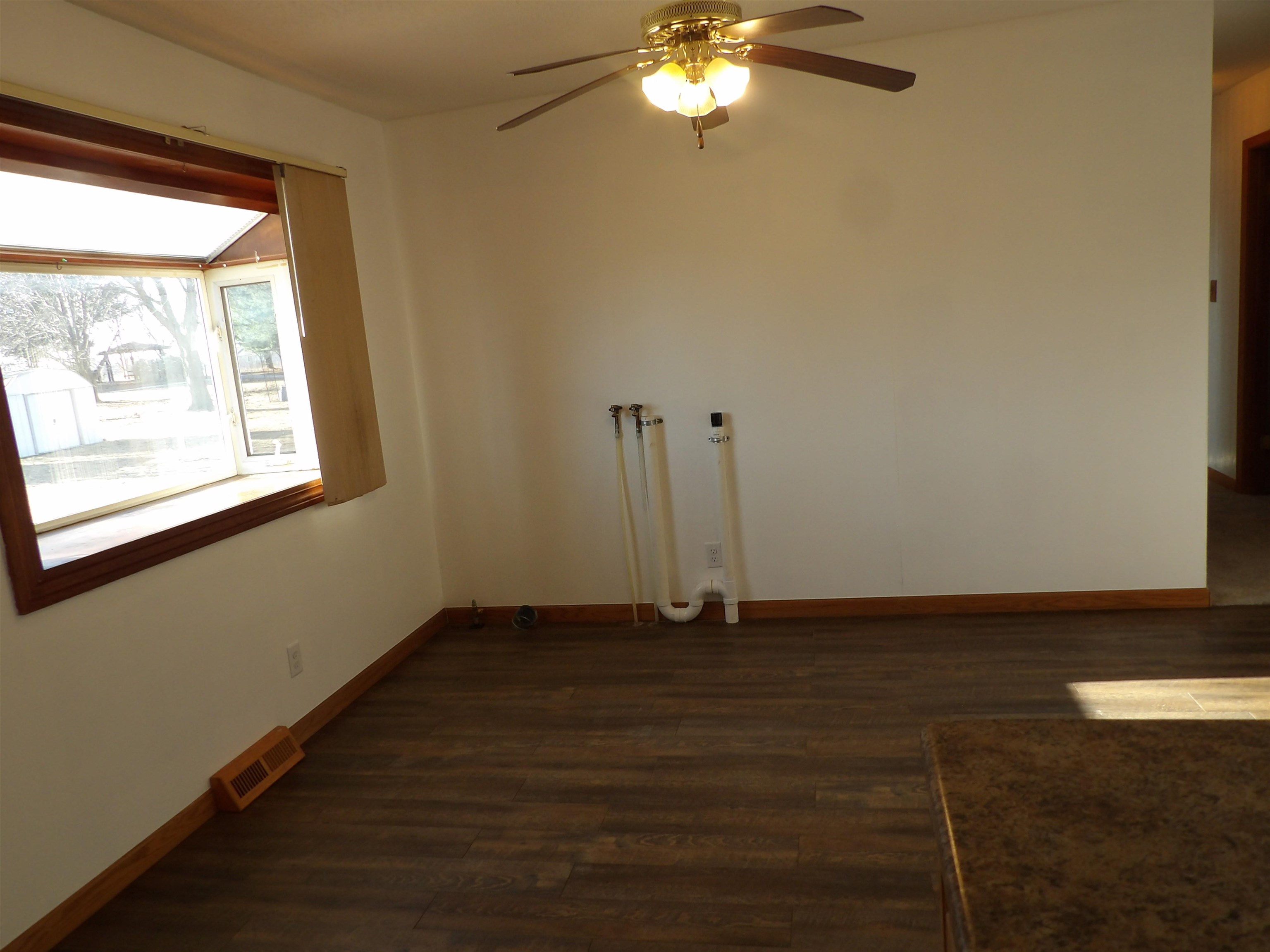 2015 Bedford Road Freeport, IL 61032 - Photo 7 of 16 Gallery Image 7