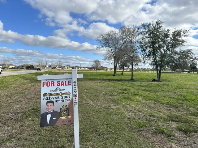 $560,000 | 1100 Rabb Road, Fresno, TX 77545