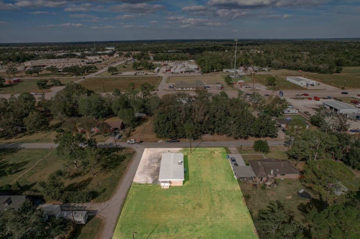 7430 Rodgers Road Manvel, TX 77578 - Photo 1 of 6 a view of lake