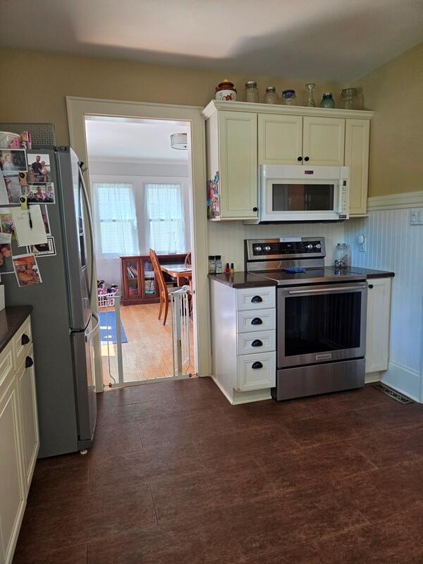 2011 North 9th Street Sheboygan, WI 53081 - Photo 6 of 36 Kitchen(1)