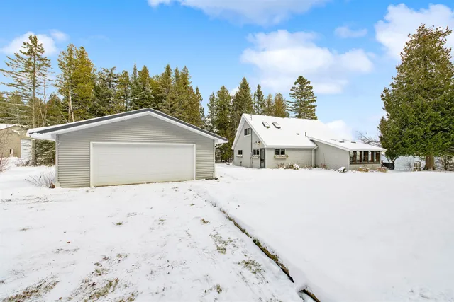 $345,000 | 1046 Highway 35, Bark River, MI 49807