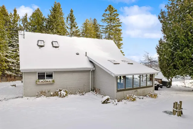 $345,000 | 1046 Highway 35, Bark River, MI 49807