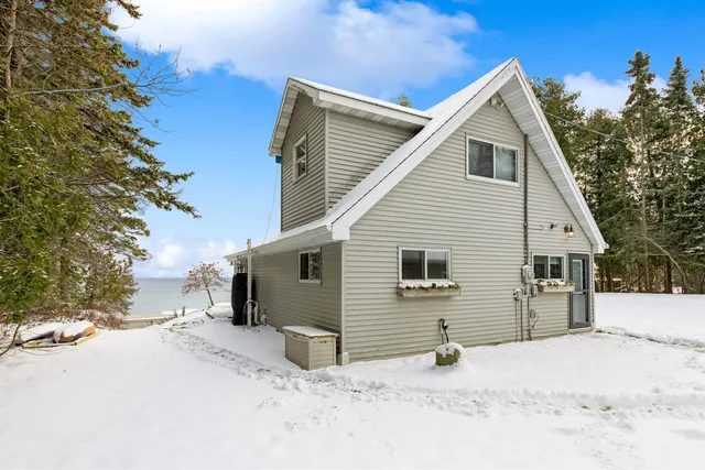 $345,000 | 1046 Highway 35, Bark River, MI 49807
