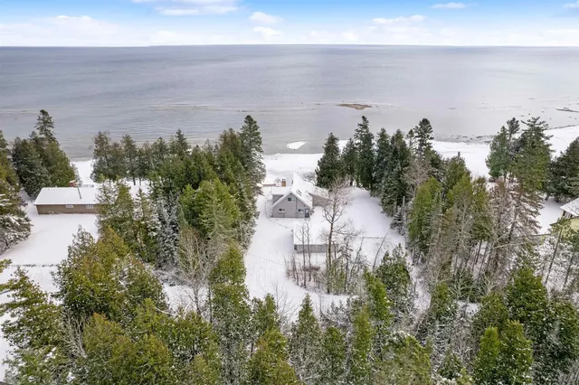 $345,000 | 1046 Highway 35, Bark River, MI 49807