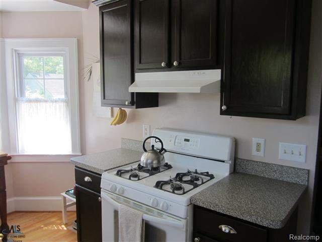 15600 Charles R Avenue Eastpointe, MI 48021 - Photo 12 of 20 31104608-14.jpg