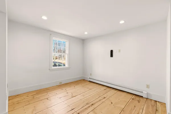 $850,000 | 166 East Main Street, Yarmouth, ME 04096
