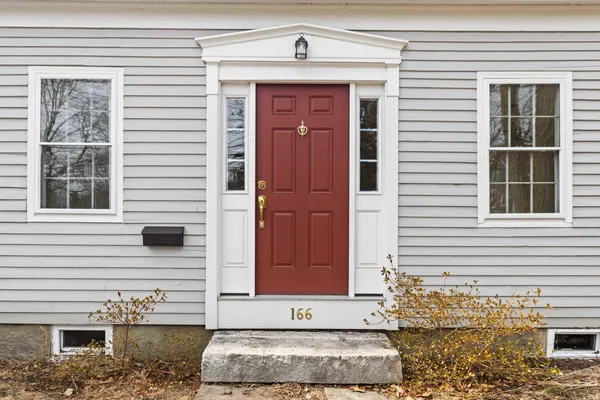 $850,000 | 166 East Main Street, Yarmouth, ME 04096