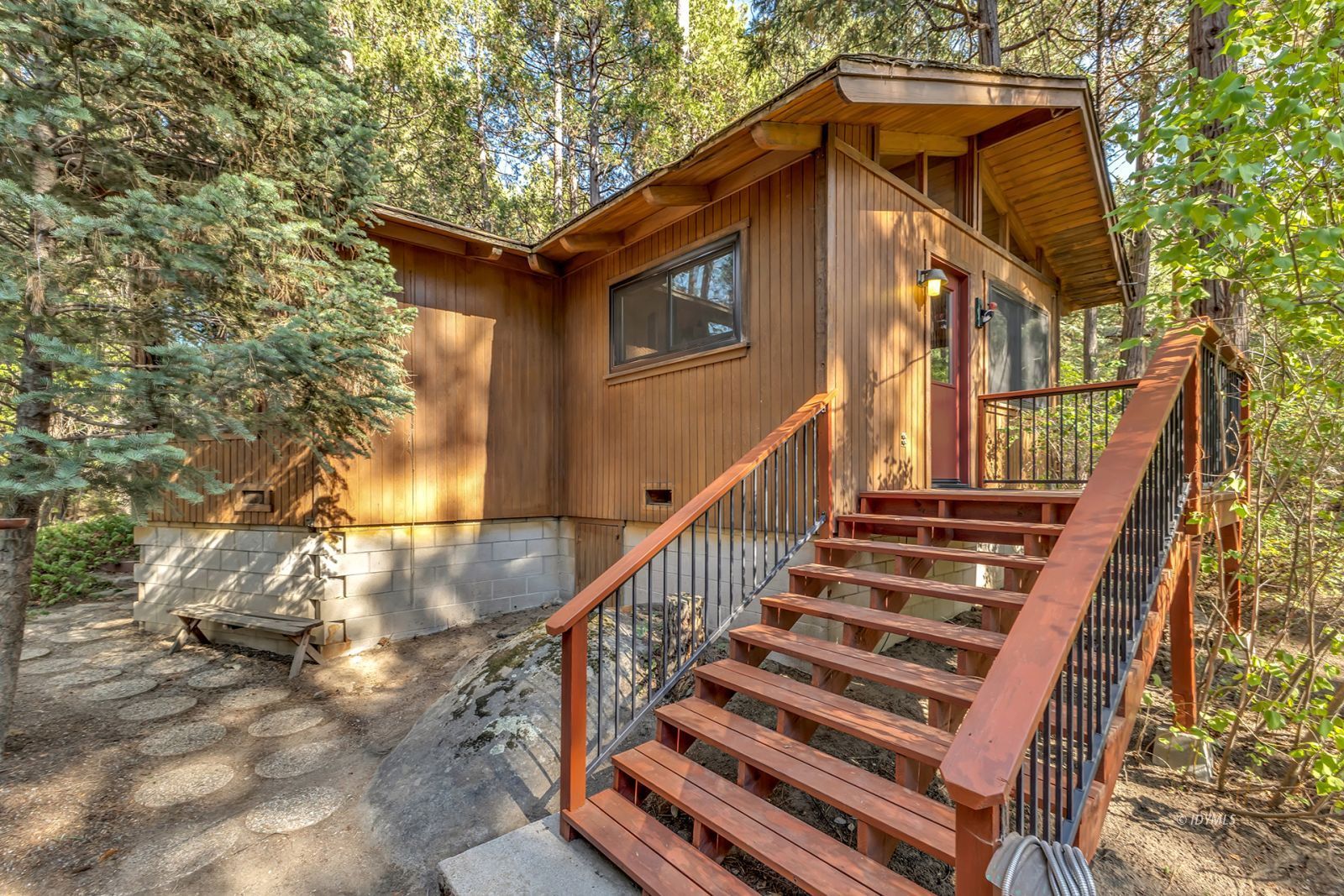 52600 Idyllmont Road Idyllwild, CA 92549 - Photo 34 of 58 Guest house side entry