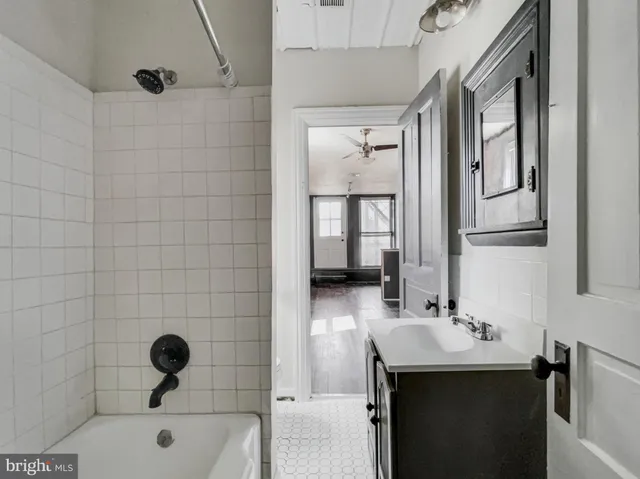 $1,595 | 219 South Union Street, Unit 2, Middletown, PA 17057